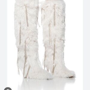 AZALEA WANG DAKOTANNA
WHITE FURRY DIAMOND DRIP